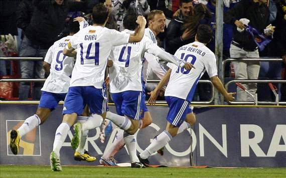 Real Zaragoza players celebrate a goal