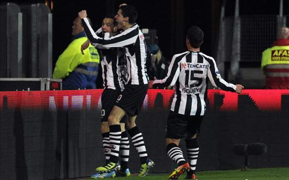 Heracles viert goal Bruns (AZ - Heracles Almelo)