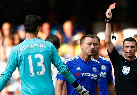Mourinho bemoans Courtois red card