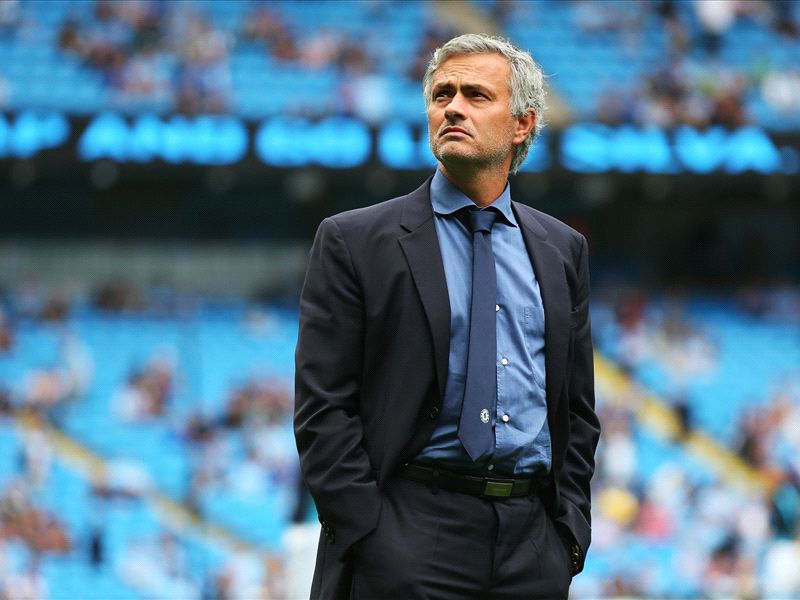 Why Manchester United would be mad to ignore Mourinho and stick with Van Gaal