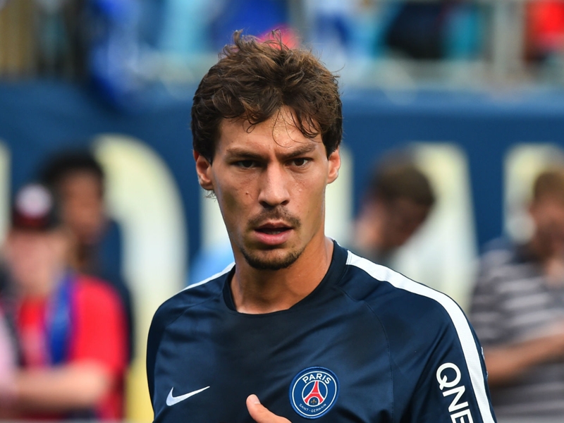 OFFICIAL: Schalke complete Stambouli signing