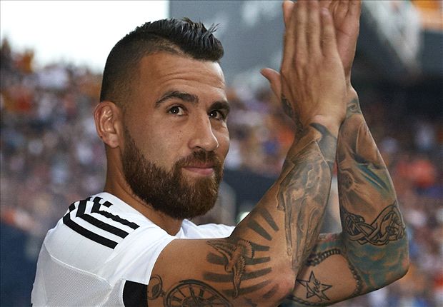 Otamendi undergoes Manchester City medical