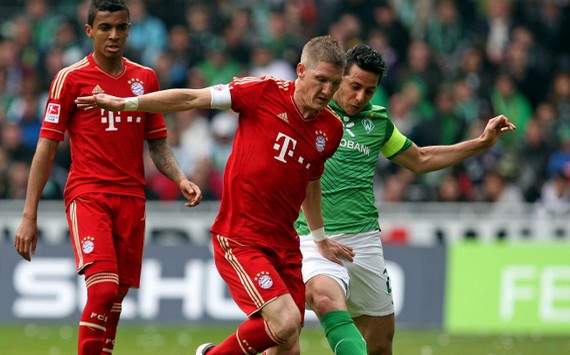 Bundesliga : Claudio Pizarro vs Bastian Schweinsteiger (Werder Bremen vs Bayern Munich)
