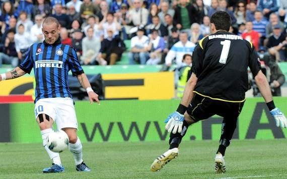 Wesley Sneijder beats Samir Handanovic - Udinese-Inter