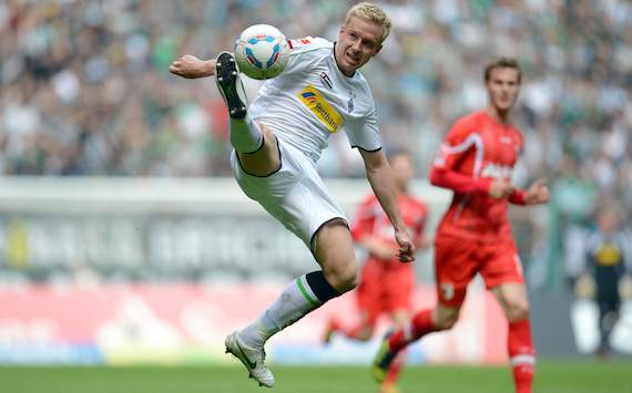 Akrobatischer Einsatz von Gladbachs Mike Hanke