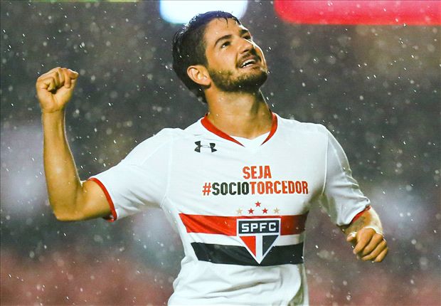Pato wants Sao Paulo stay amid Tottenham links