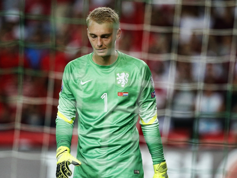 Pays-Bas, Vorm remplace Cillessen
