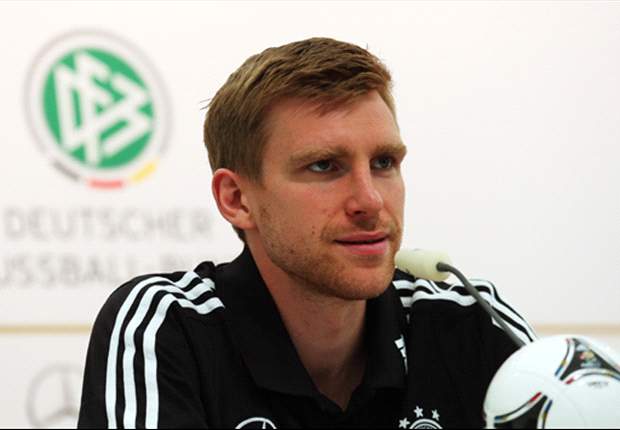 Euro 2012, ALL - Badstuber défend Mertesacker