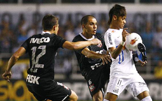 Neymar, Alex e Fábio Santos - Santos x Corinthians