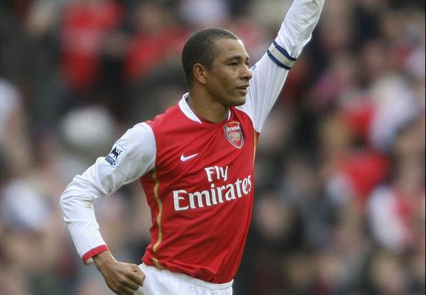 Gilberto backs Wenger to stay at Arsenal