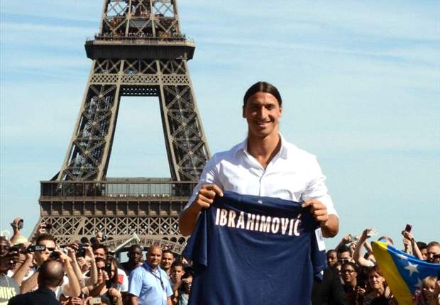 Transferts, PSG - Ibra régale au Trocadéro