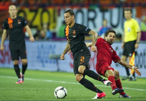 Transferts - Van der Wiel "au PSG à 80%"