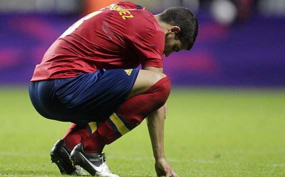 Álvaro Domínguez se lamenta tras la derrota de España frente a Honduras en Londres 2012