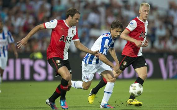 Mathijsen in actie met Djuricic