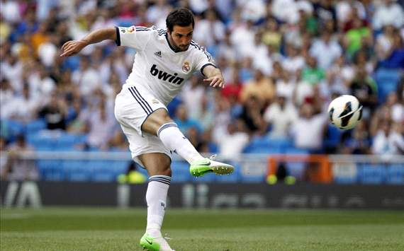 Gonzalo Higuain - Real Madrid, Valencia CF