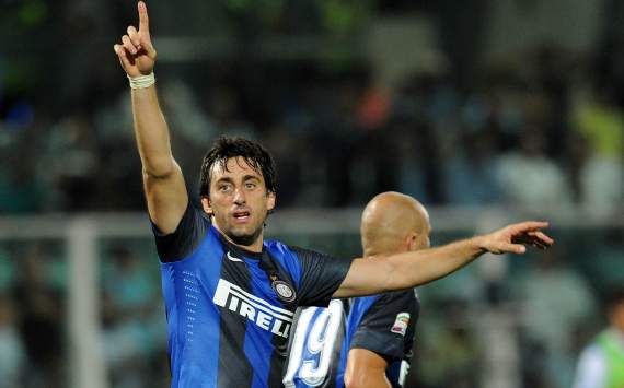 Milito esulta dopo il goal in Pescara-Inter