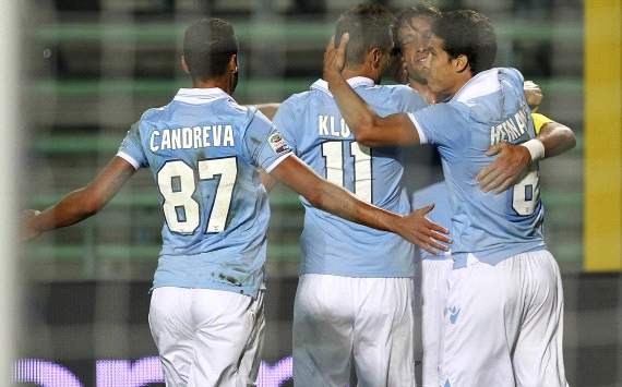 I giocatori della Lazio esultano dopo un goal - Atalanta-Lazio