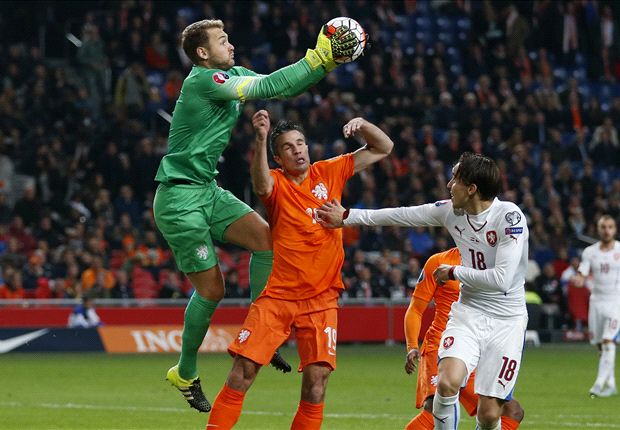 Netherlands 2-3 Czech Republic: Van Persie own goal compounds Dutch misery against 10 man visitors
