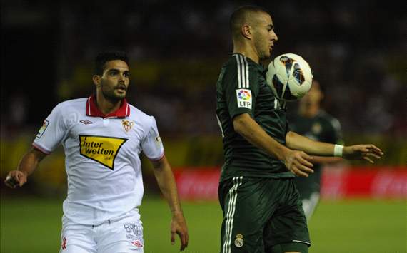 Real Madrid's Karim Benzema next to Sevilla's Tomas Alberto Botia, La Liga