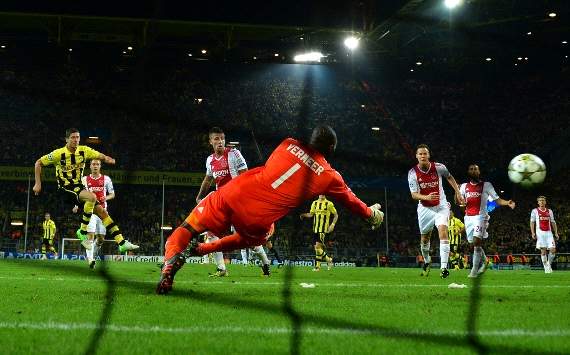 Robert Lewandowski scores against Ajax