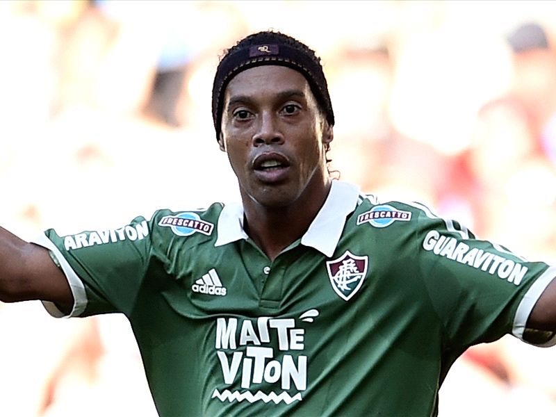 Ronaldinho doet mee met oefenduel Barcelona