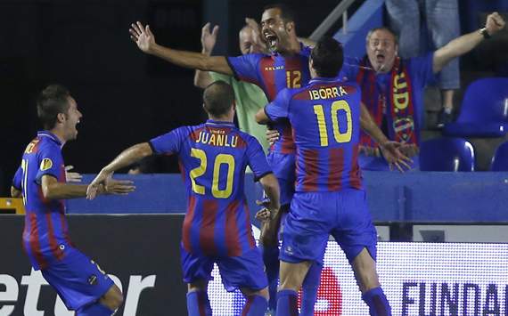 El Levante celebra el gol de Juanfran frente al Helsingborgs en la Europa League