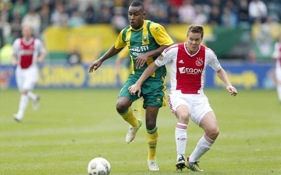 Rydell Poepon en Niklas Moisander, ADO Den Haag - Ajax