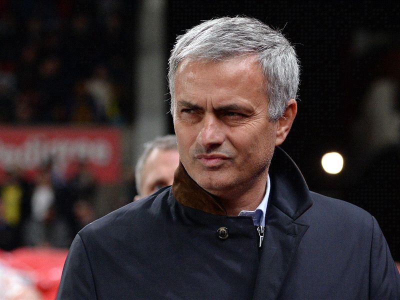 Abramovich & Chelsea 'desperate' to back Mourinho