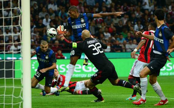Samuel segna l'1-0 in Milan-Inter
