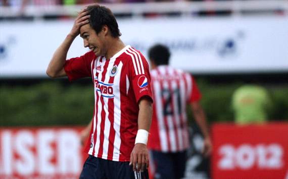 Erick Torres se lamenta una falla de Chivas