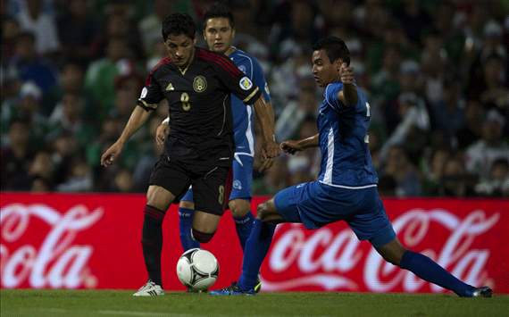 Mexican Angel Reyna vies for the ball with El Salvador's Moises Garcia