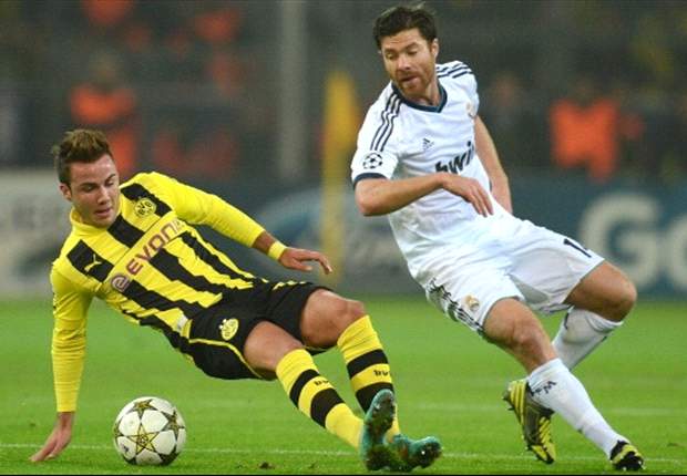 ESP, Real - Xabi Alonso derrière Mourinho