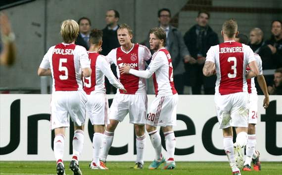 Ajax players cheer after 1-1 vs Manchester City