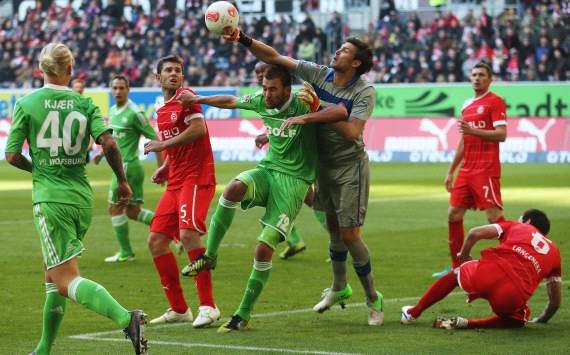 Germany, Bundesliga, Fortuna Dusseldorf vs. VfL Wolfsburg, Fabian Giefer; Bas Dost