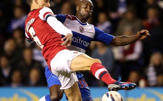 Jason Roberts of Reading in action with Laurent Koscielny
