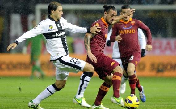 Gabriel Paletta (Parma) vs Pablo Osvaldo (Roma)