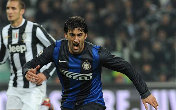 Giorgio Chiellini (J), Diego Milito (I) - Juventus-Inter - Serie A