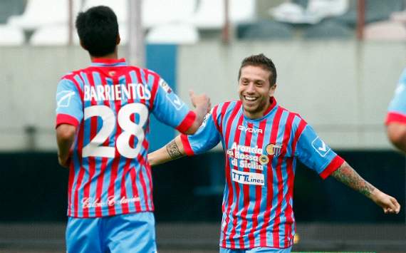 Alejandro Gómez y Pablo Barrientos celebran un gol de Catania