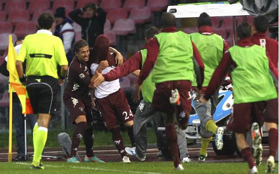 Los jugadores de Torino festejan el agónico empate ante Napoli