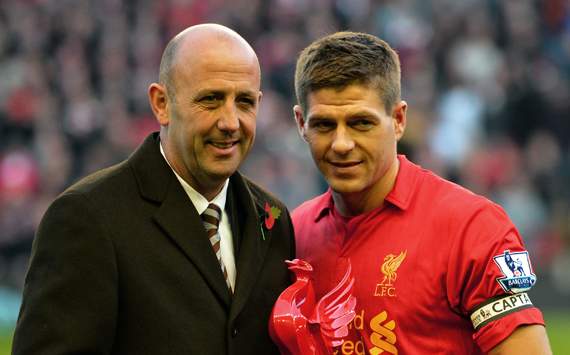 EPL - LIVERPOOL-NEWCASTLE, Steven Gerrard and Gary McAllister