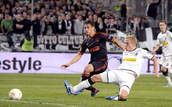 Mike Hanke vs Lucas Mendes - Marseille vs M'Gladbach, Europa Leagu