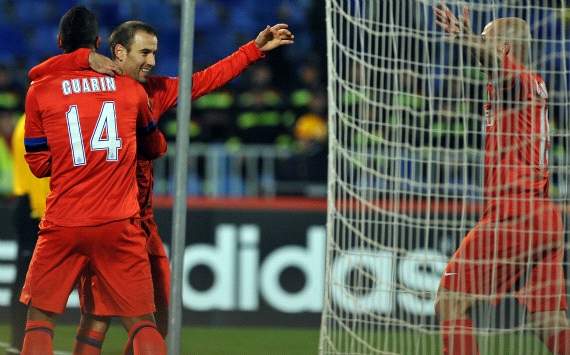 I giocatori dell'Inter esultano dopo il goal di Palacio contro il Partizan