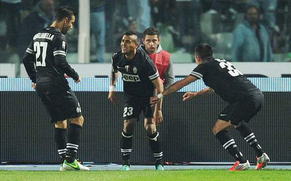 Fabio Quagliarella, Arturo Vidal, Mauricio Isla - Pescara-Juventus - Serie A