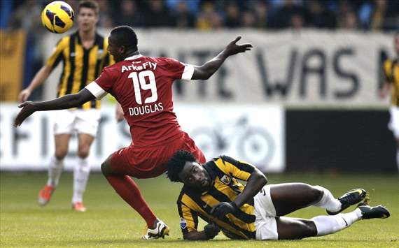 Vitesse - FC Twente, Douglas vs Wilfried Bony