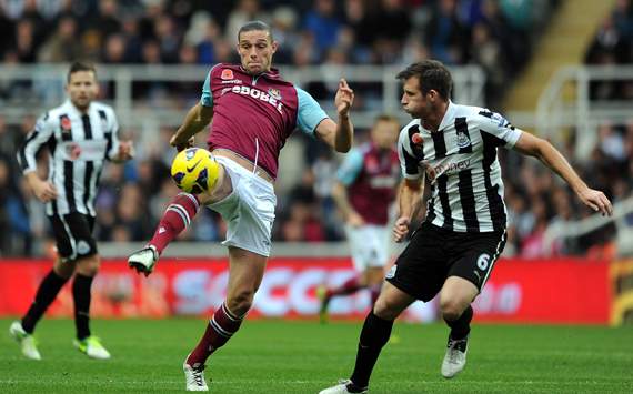 EPL - Newcastle United v West Ham United, Mike Williamson and Andy Carroll