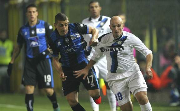 Cambiasso e Carmona in Atalanta-Inter (Serie A)