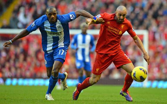 EPL - LIVERPOOL-WIGAN, Jose Enrique and Emmerson Boyce