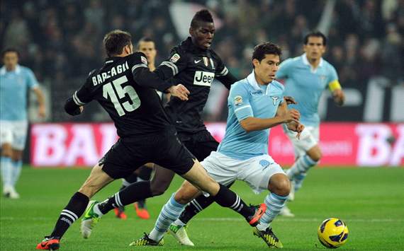 Barzagli (J), Hernanes (L) - Juventus-Lazio Serie A