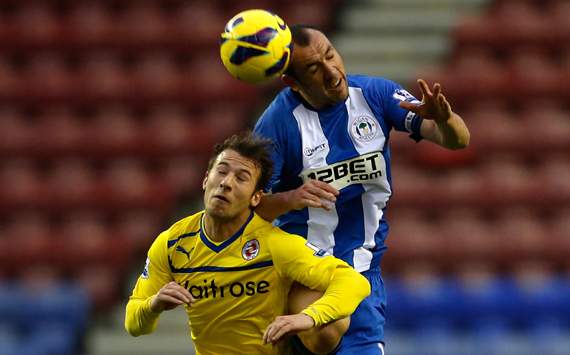 EPL - Wigan Athletic vs Reading, Ivan Ramis vs Adam Le Fondre