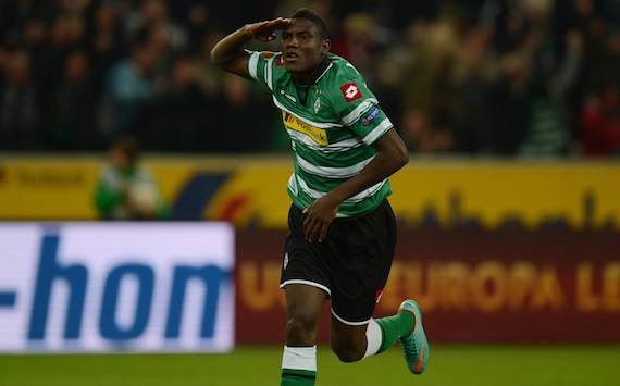 Peniel Mlapa jubelt für die Borussia